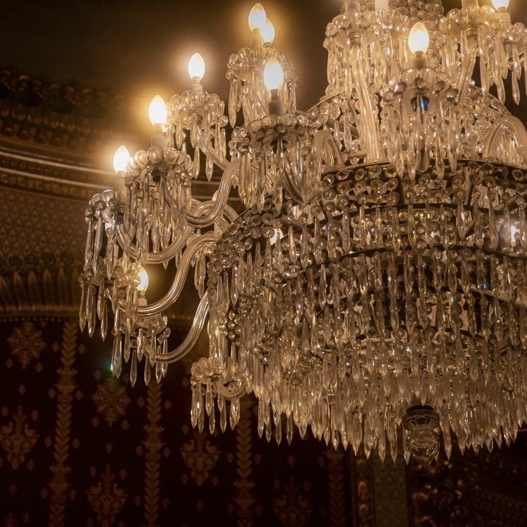 Lustre en verre élégant pour le salon