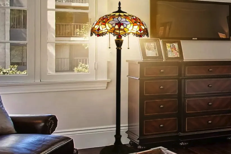 Lampe de sol traditionnelle Tiffany en forme d’hémisphère