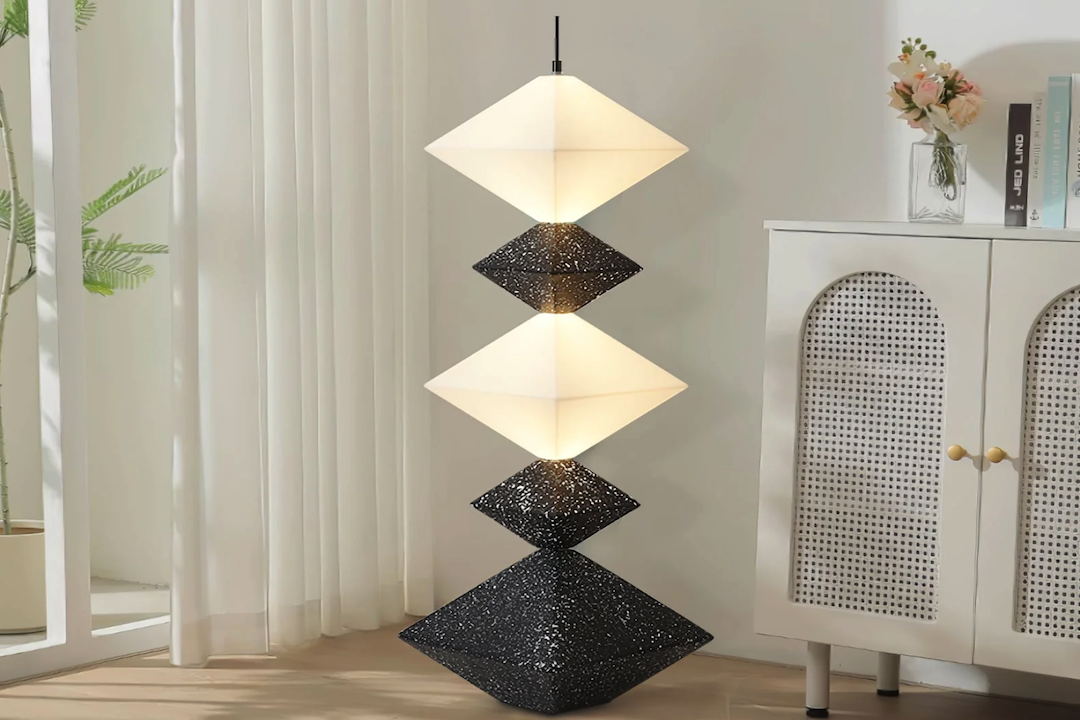 Lampe de sol en forme de cube de diamant