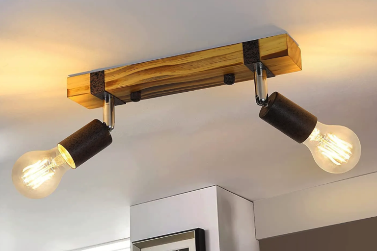 Lampe de plafond LED en poutre de bois récupéré pour salle à manger rustique